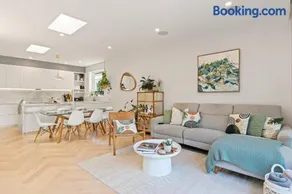 Elegant Family Home with Garden Oasis - Image 1