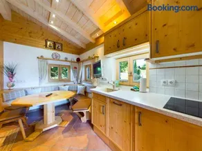 Tiny-Chalet - Image 1