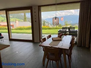 Casa Admisa, spektakuläre Aussicht, Ski in and out, hochwertige Einrichtung, Valserstein und Eiche - Image 1