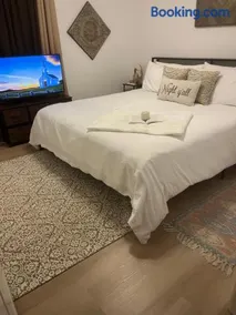 The Quiet Spur Apartment - Image 1