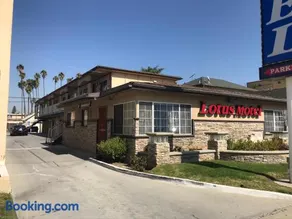 Lotus Motel - Image 2