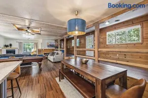 Blue Bear Lodge-By the river, pool table, open concept - Image 4