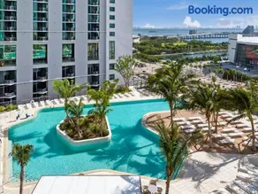 Trendy Escape with Pool Gym 24th-Floor Views - Image 4