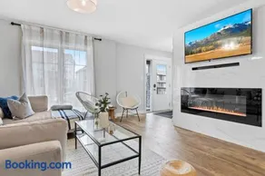 Cozy Home - 9mins to WEM -Foosball -Vintage arcade - Air conditioning - Image 1