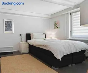 modern lakeside flat with pool access - 80m2 - Image 1