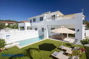 THE QUAD Luxury Villas - Image 3