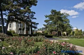 Spacious 4 bed Apt with 2 Living Areas Near Downtown - Image 1