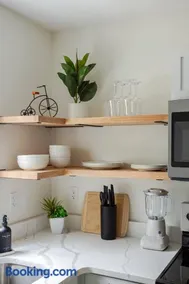 Private Studio Apartment with One King Bed and One Sofa Bed - Image 3