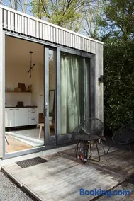 Modern Tiny House op rustig Watersportpark - Image 2