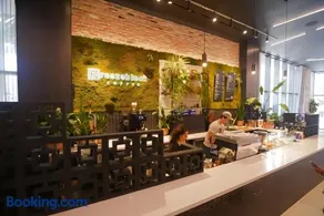 Downtown Luxe Studio - Image 4