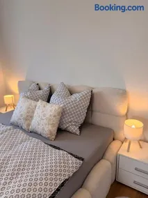 Premium Residence JR - Modern Design & Free Parking - Image 2