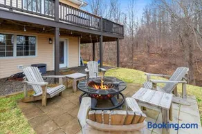 Stunning Mountain Retreat! Packed with Fun! Air Hockey Table! - Two Sisters Chalet - Image 5
