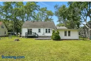 The Sunset Getaway, Modern 3BR w Deck Minutes from I-65, Fenced Yard - Image 4