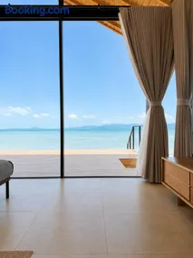 Cosy beach club resort - Image 1