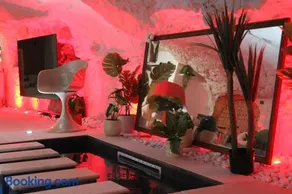L alcove des Sens Love Room Jacuzzi sauna - Image 4
