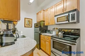 Rooftop Pool & City Views! Long-Term Dtwn LA Stay - Image 4