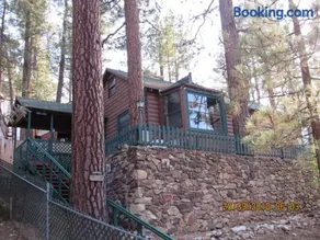 Apple Bear Cabin - Image 2