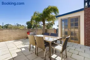 2BR Rockingham Beach Retreat - Image 2