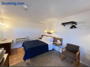 West Lake Grandvue Inn - Image 1