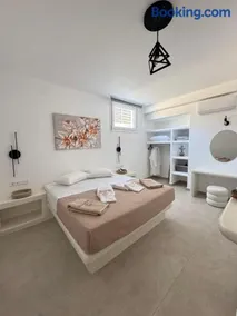 La vie est belle Luxury Residence With Jacuzzi 1 - Image 1