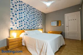 tuGuest Manuel de Falla Apartment - Image 3
