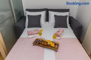 Paeninsula Studio Apartment - Image 2