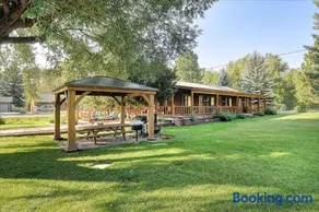 Vista Court Cabins & Lodge - Image 2