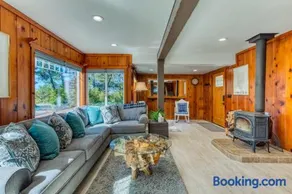 Dog-friendly house near the beach with ocean view and private gas grill - Image 1