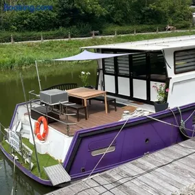 Nuit insolite à bord d'une péniche, 6 personnes - Image 1