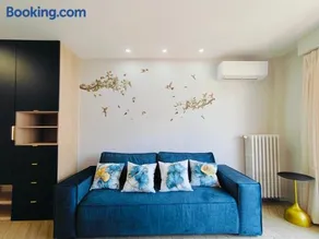 Paris Queen Suite with Aircondition - Image 1