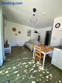 La petite maison avec piscine face au Luberon - Image 4
