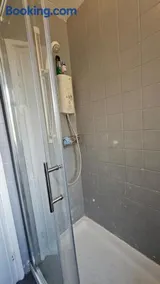 Cozy house near to city Airport 204 Porters Avenue, Dagenham - Image 5