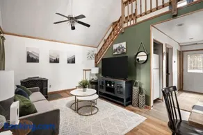 Mountain retreat chalet w hot tub & deck - Image 3