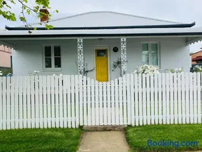 The Cottage on Market - Image 5