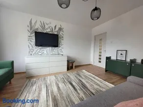Spacious & Fresh Apartment - Image 1