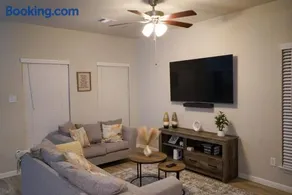 The Elegant Escape Near Downtown and Med Center - Image 1