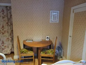 Mysigt rum med lantligt läge i privat bostad med katter - Image 4