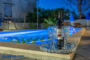 VILLA NINA MALINSKA 150m FROM THE BEACH, SWIMMING POOL - Image 2