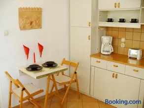 Castle Area Apartment - Image 2