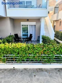 Paralia Ofriniou Iro Residence - Starlink net, Courtyard, Naturally Shaded Terrace, 100m from Beach and Top Taverns - Image 3