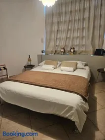 215 addaura luxury room - Image 5