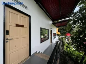 Hillside Red Cabin - Image 4