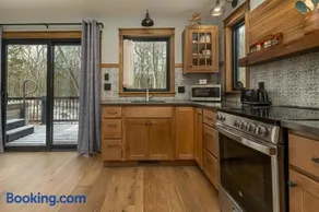Wooded Cabin Hot Tub, Firepit & Giant City - Image 2