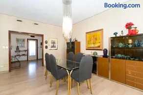 GuestHost - Massaua Roomy Vintage Apartment - Image 3
