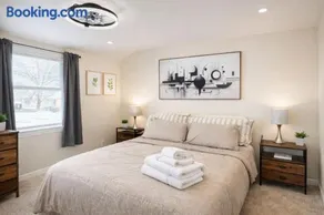 Chic Parma Stay Near Cleveland - Image 2