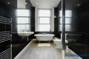 Modern Suite Blackburn - Image 4