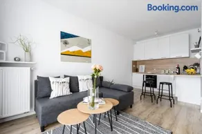 M&R Apartament Airport&Business Premium Komputerowa - underground garage - free WiFi - Netflix - self check-in - 5 min from Chopin Airport - Image 4