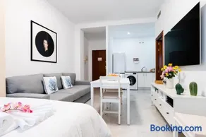 Apartamento Deluxe 2 Room Piscina Parking LuxSevilla Bormujos - Image 4