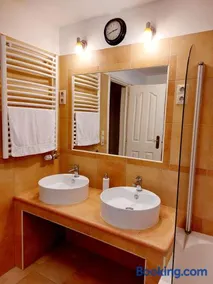 Lexi Jakuzzis Apartman Balatonboglár - Image 4