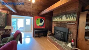 Lakeside Cottage - Image 5